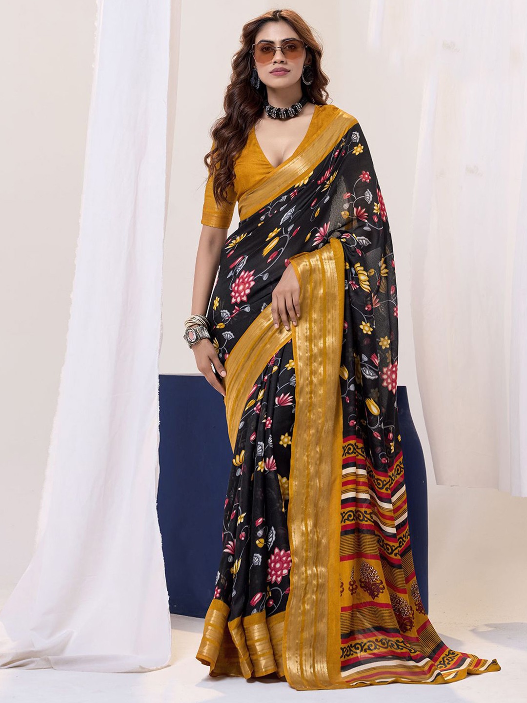 

Mitera Floral Zari Pure Georgette Saree, Black