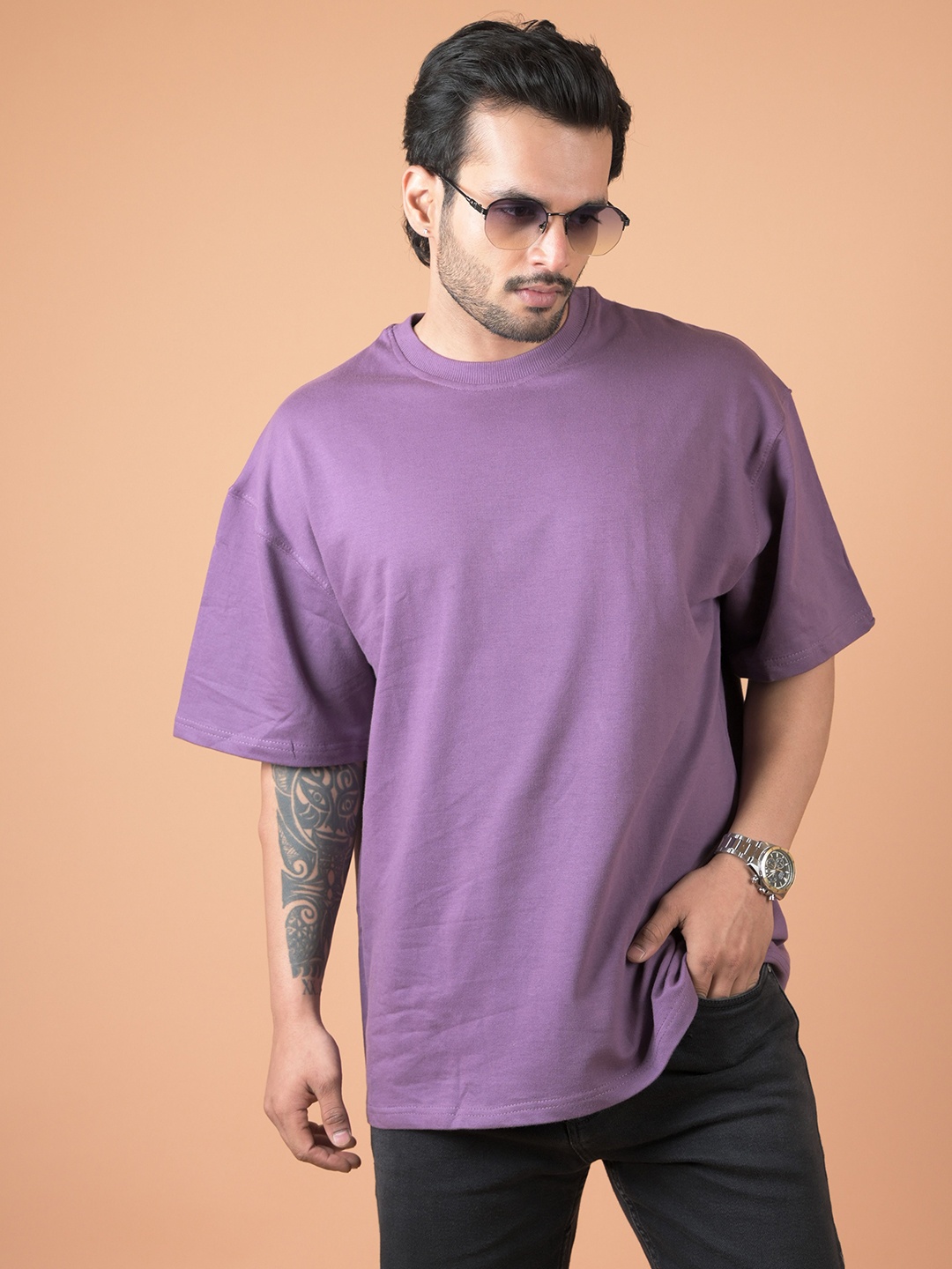 

INDIAN THREADS Men Pure Cotton Pockets T-shirt, Lavender