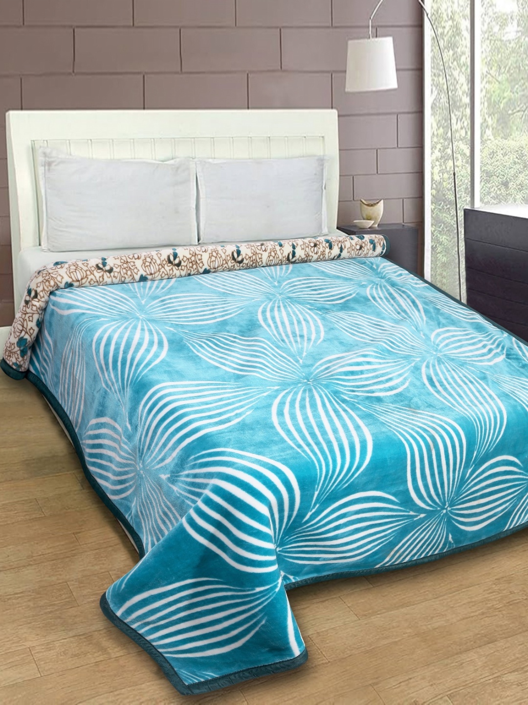 

MAGICAL Blue & White Geometric Mink 500 GSM Double Bed Blanket