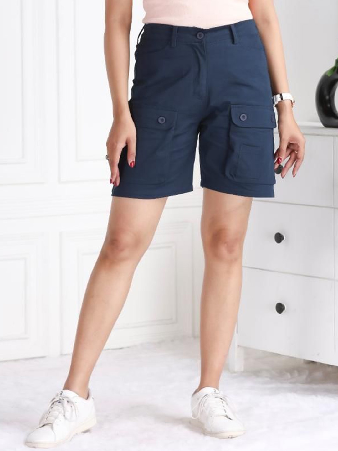 

Mlada Solid Mid Rise Regular Fit Cargo Shorts, Navy blue