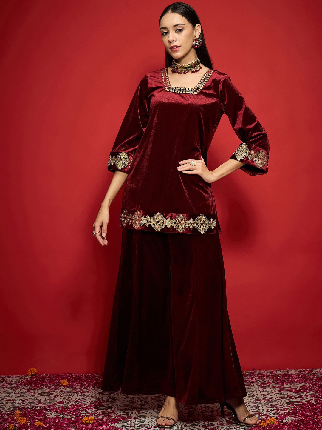 

Shae by SASSAFRAS Women Embroidered Grandeur & Majestic Artwork Velvet Kurta, Maroon