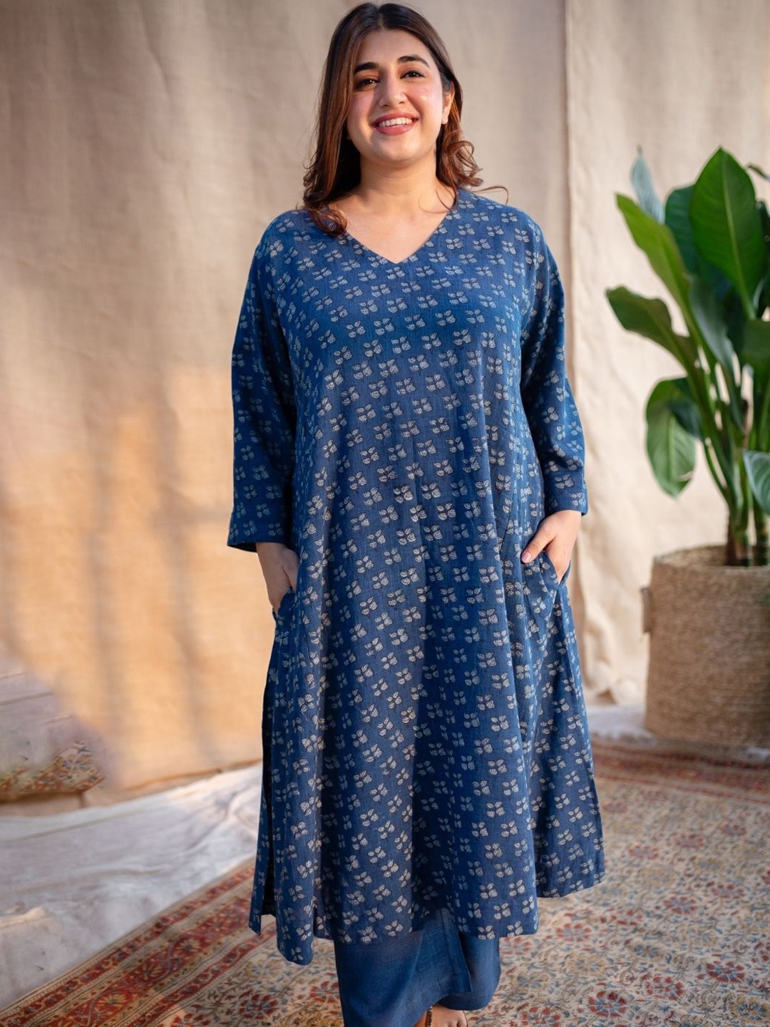 

THE INDIAN ETHNIC CO Women Floral Printed Floral Handloom Kurta, Blue
