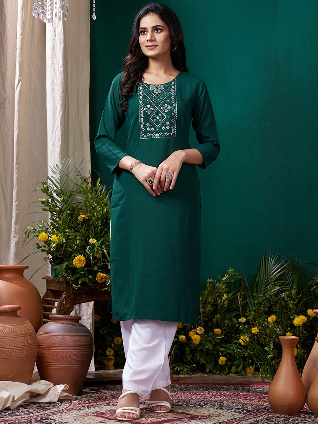 

Rujave Women Ethnic Motifs Embroidered Regular Thread Work Kurta with Trousers, Green