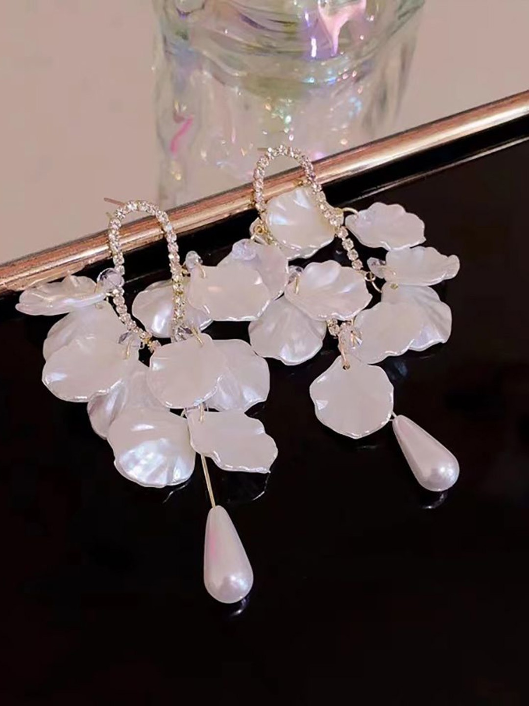 

StyleCast x Revolte Leaf Shaped Drop Earrings, White