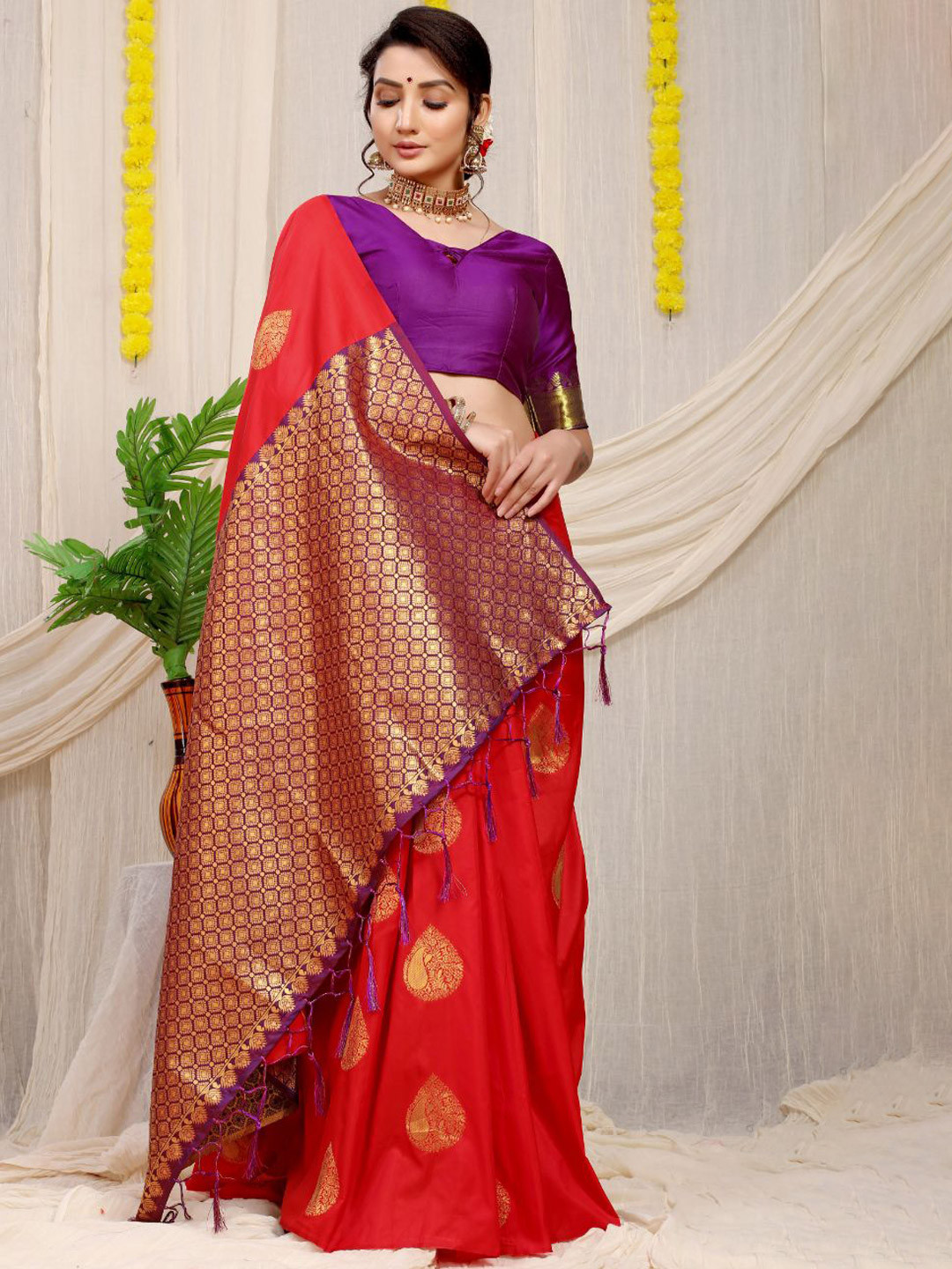 

Royal Rajgharana Saree Ethnic Motifs Zari Pure Silk Banarasi Sarees, Red