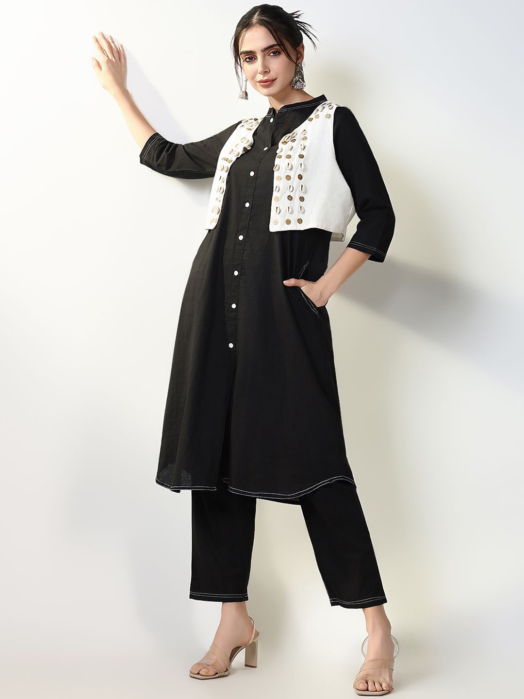 

SHOWOFF Women Regular Beads and Stones Kurta with Trousers, Black