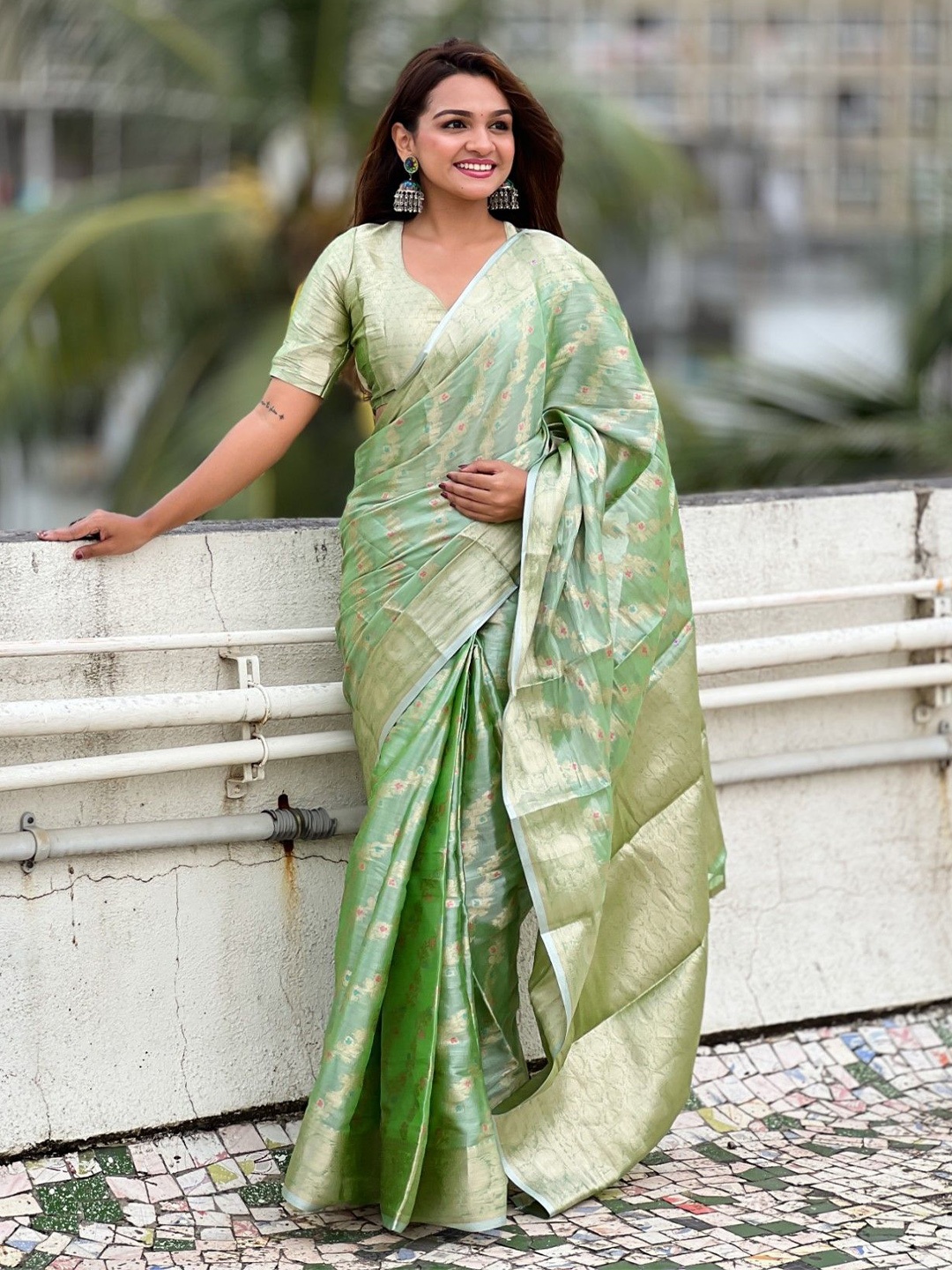 

LeeliPeeri Designer Woven Design Zari Silk Blend Kanjeevaram Saree, Green