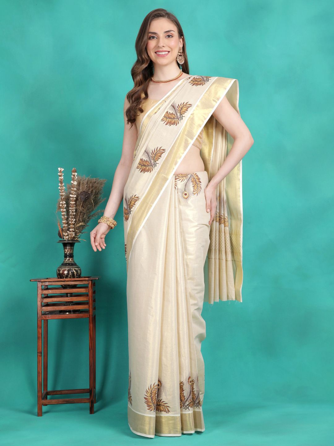 

Sangria Printed Kasavu Saree With Blouse, Gold
