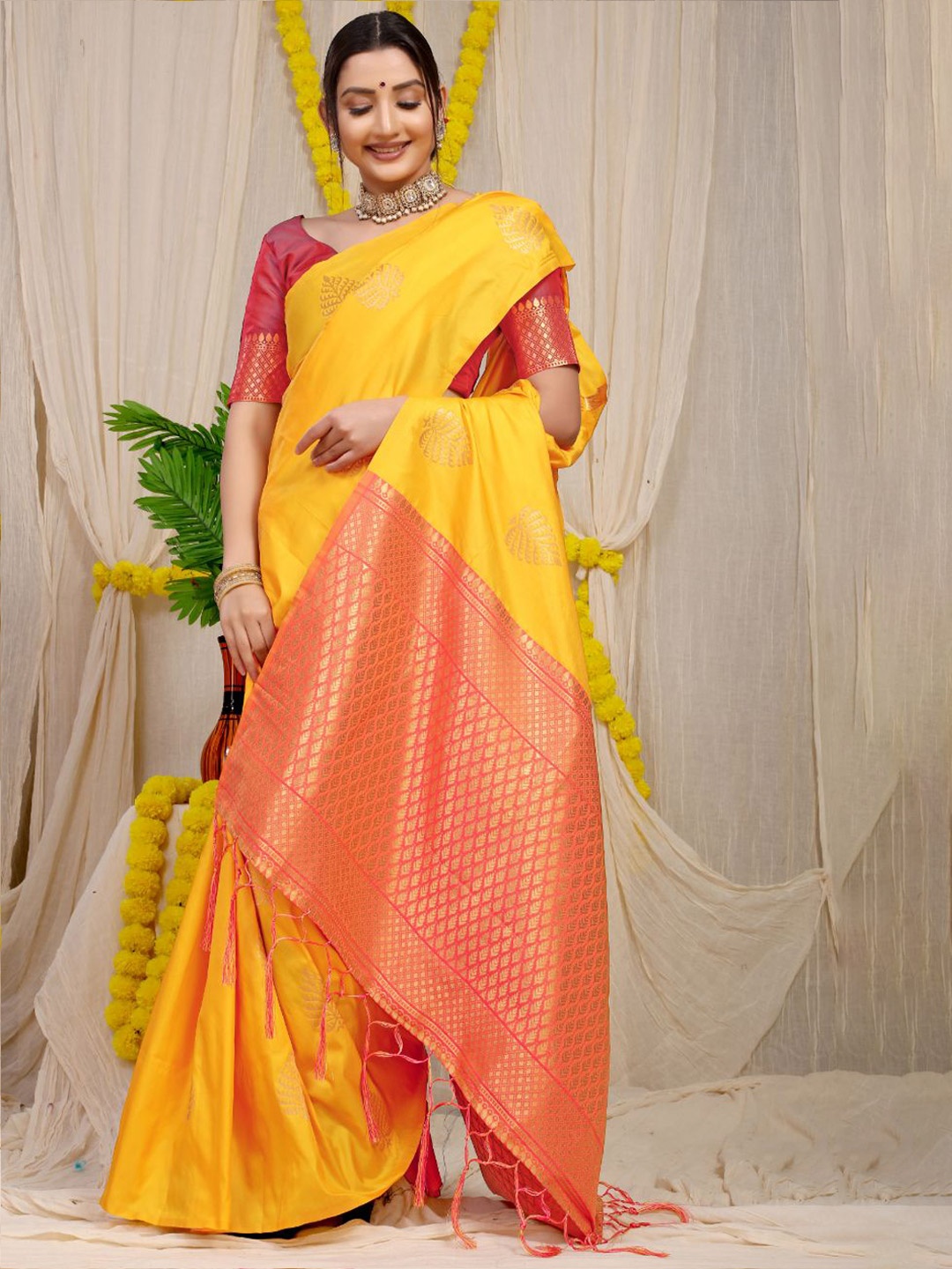 

Royal Rajgharana Saree Woven Design Zari Pure Silk Banarasi Sarees, Yellow