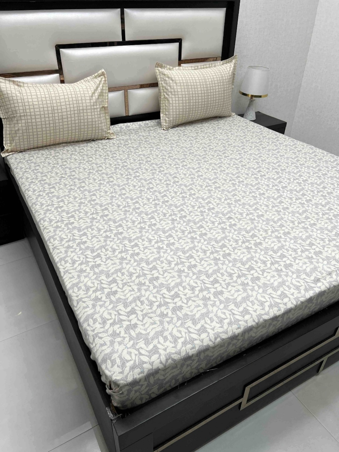 

Pure Decor Cotton King Size Double Bed Bedsheet With 2 Pillow Covers 2.74m X 2.74m, White