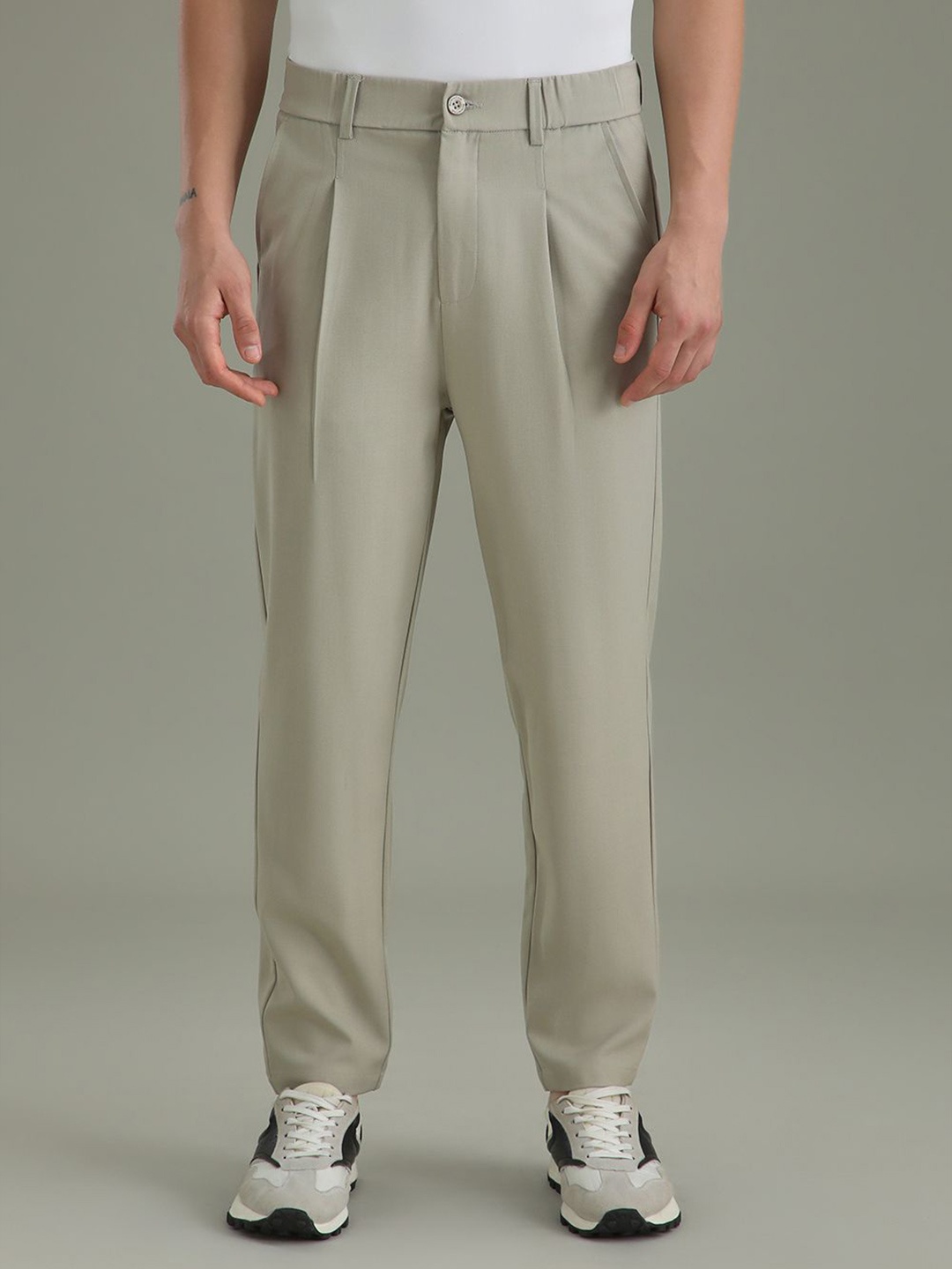 

Banana Club Men Relaxed Pleated Trousers, Beige