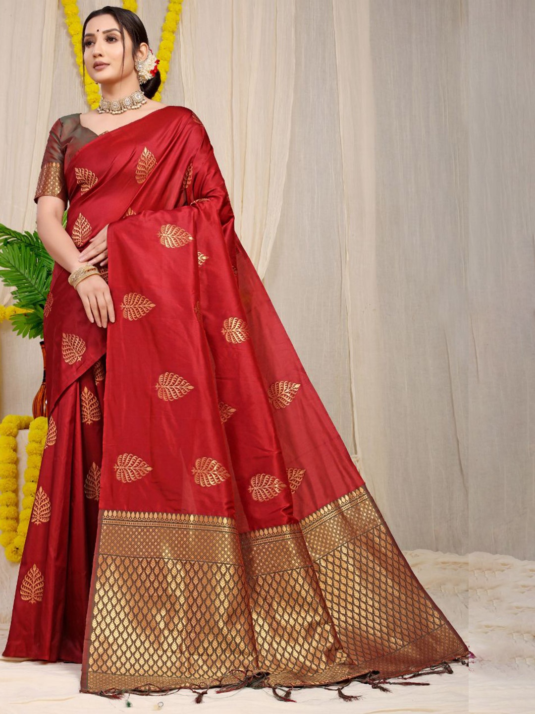 

Royal Rajgharana Saree Floral Woven Design Zari Pure Silk Banarasi Sarees, Maroon