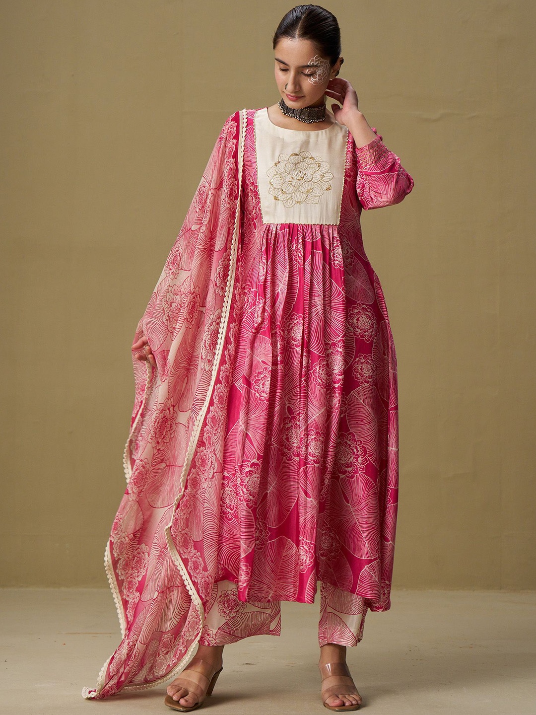 

SUKRUTI DESIGN Women Floral Printed Regular Pure Silk Kurta with Trousers & With Dupatta, Pink