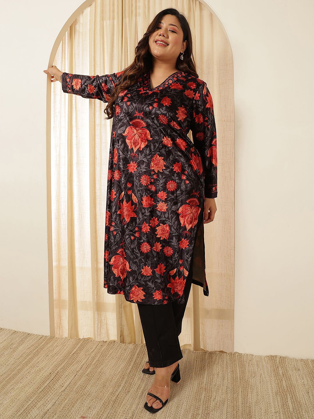 

Amydus Women Geometric Printed Thread Work Anarkali Kurta, Black