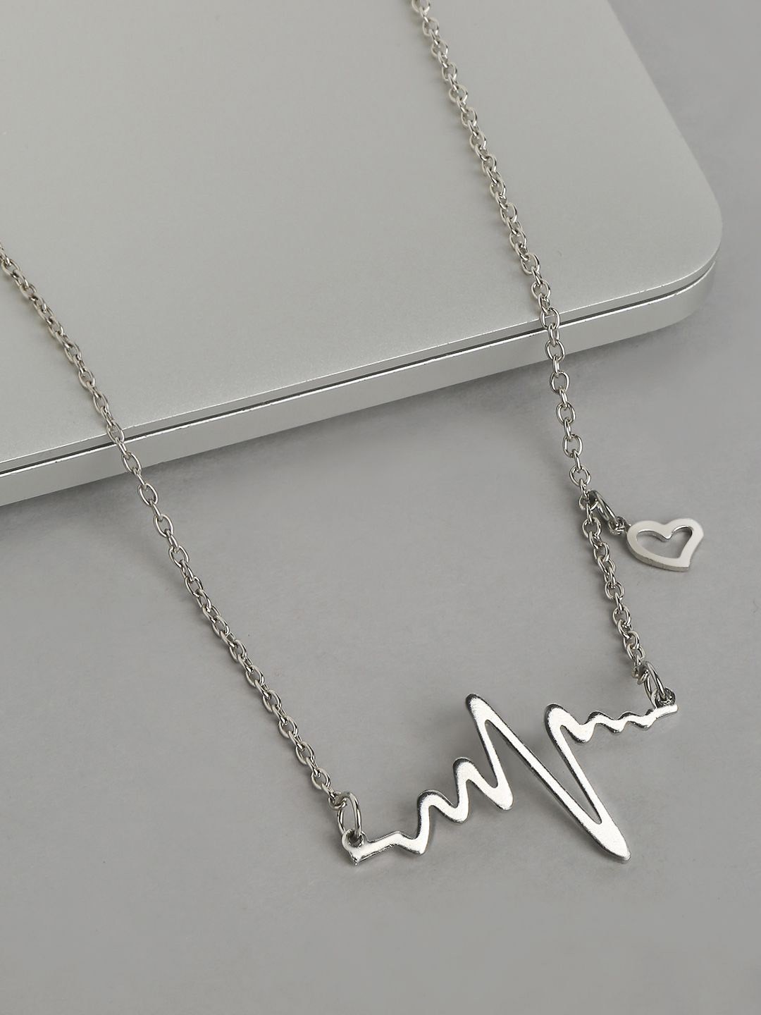

DressBerry Heart Shaped Pendants with Chains, Silver