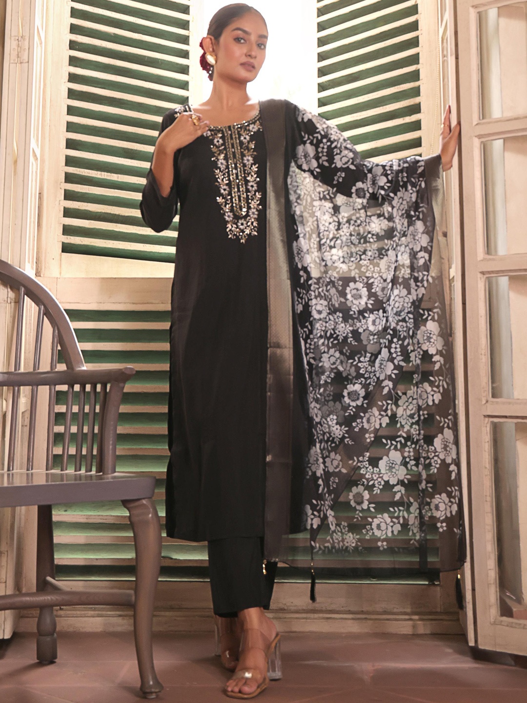 

Anouk Women Embroidered Regular Zardozi Kurta with Trousers & With Dupatta, Black