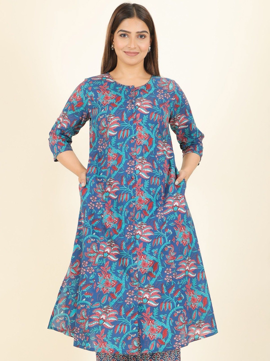 

Aramya Women Floral Printed Sequinned Kurta, Blue