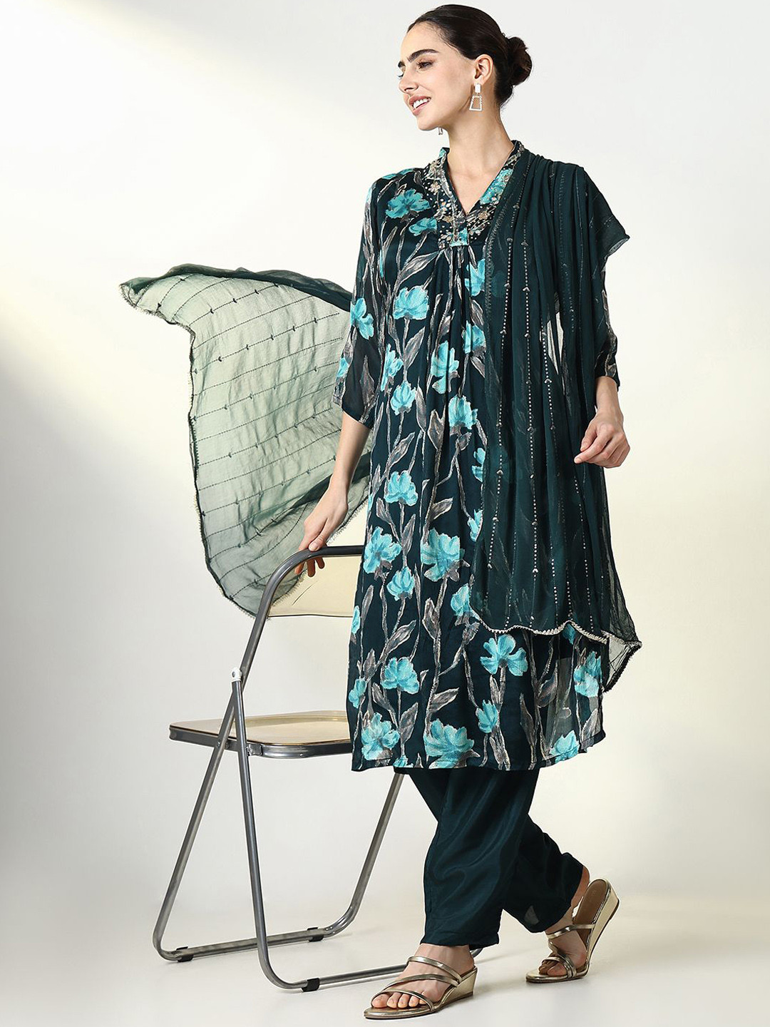 

SHOWOFF Women Floral Printed Regular Sequinned Kurta with Trousers & With Dupatta, Teal