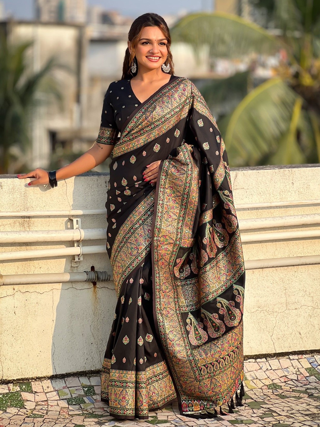 

LeeliPeeri Designer Floral Zari Silk Blend Paithani Saree, Black