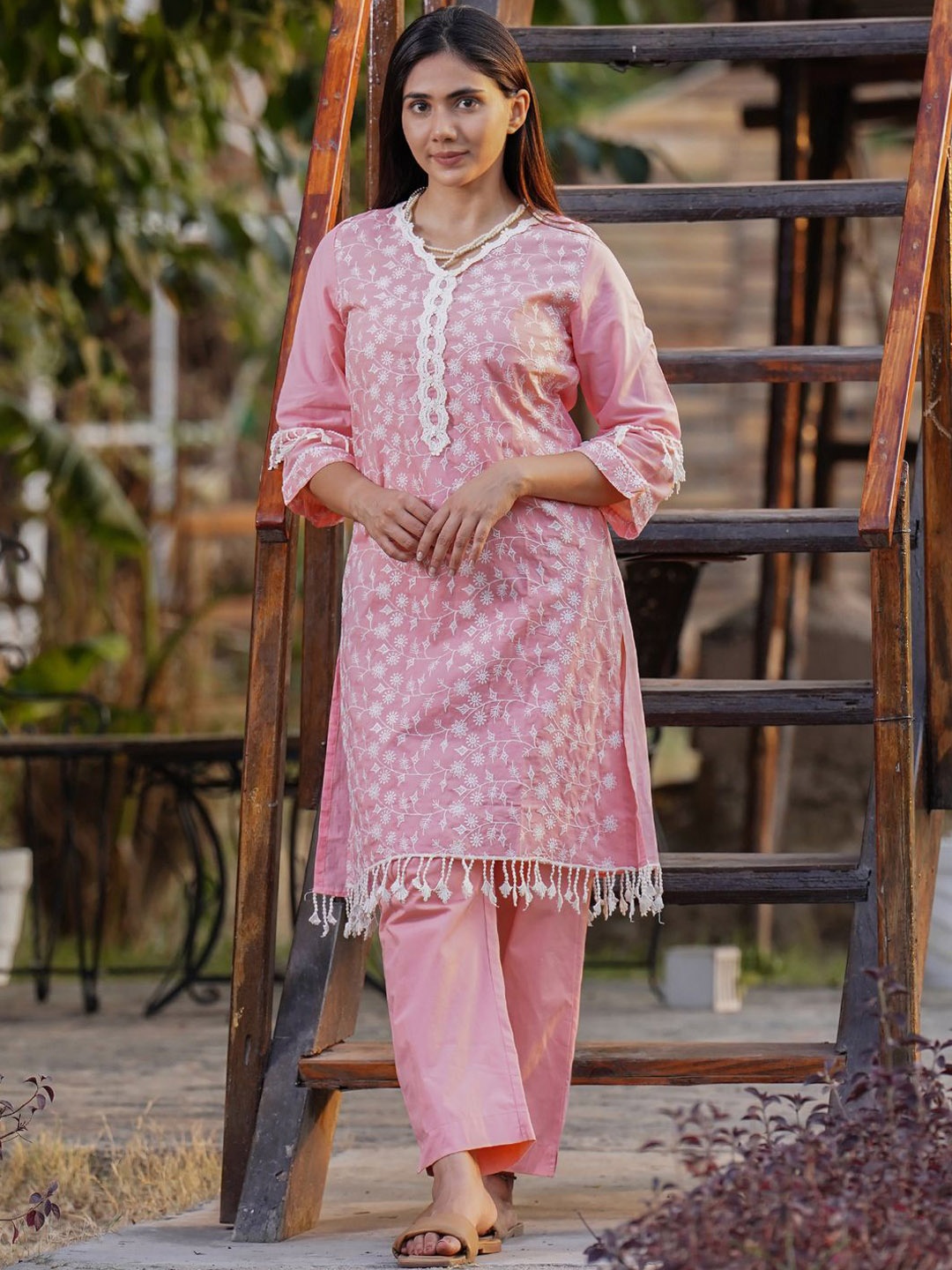 

zuri Women Embroidered Regular Pure Cotton Kurta with Trousers, Pink