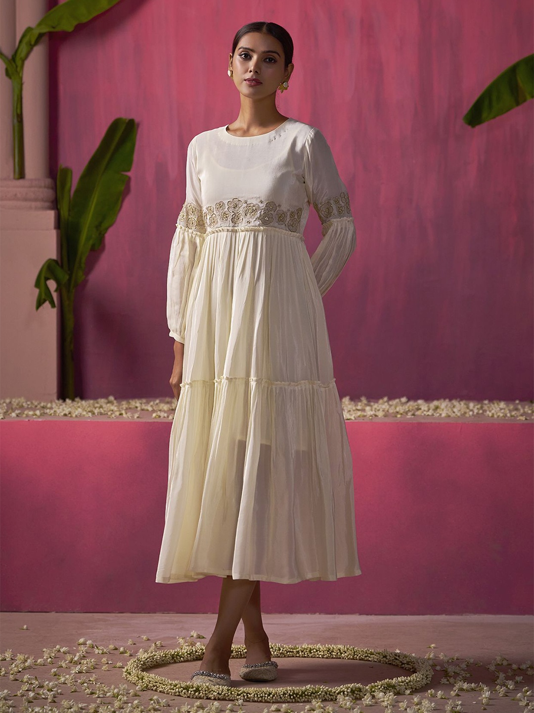 

SUKRUTI DESIGN Embroidered Midi Dress, White