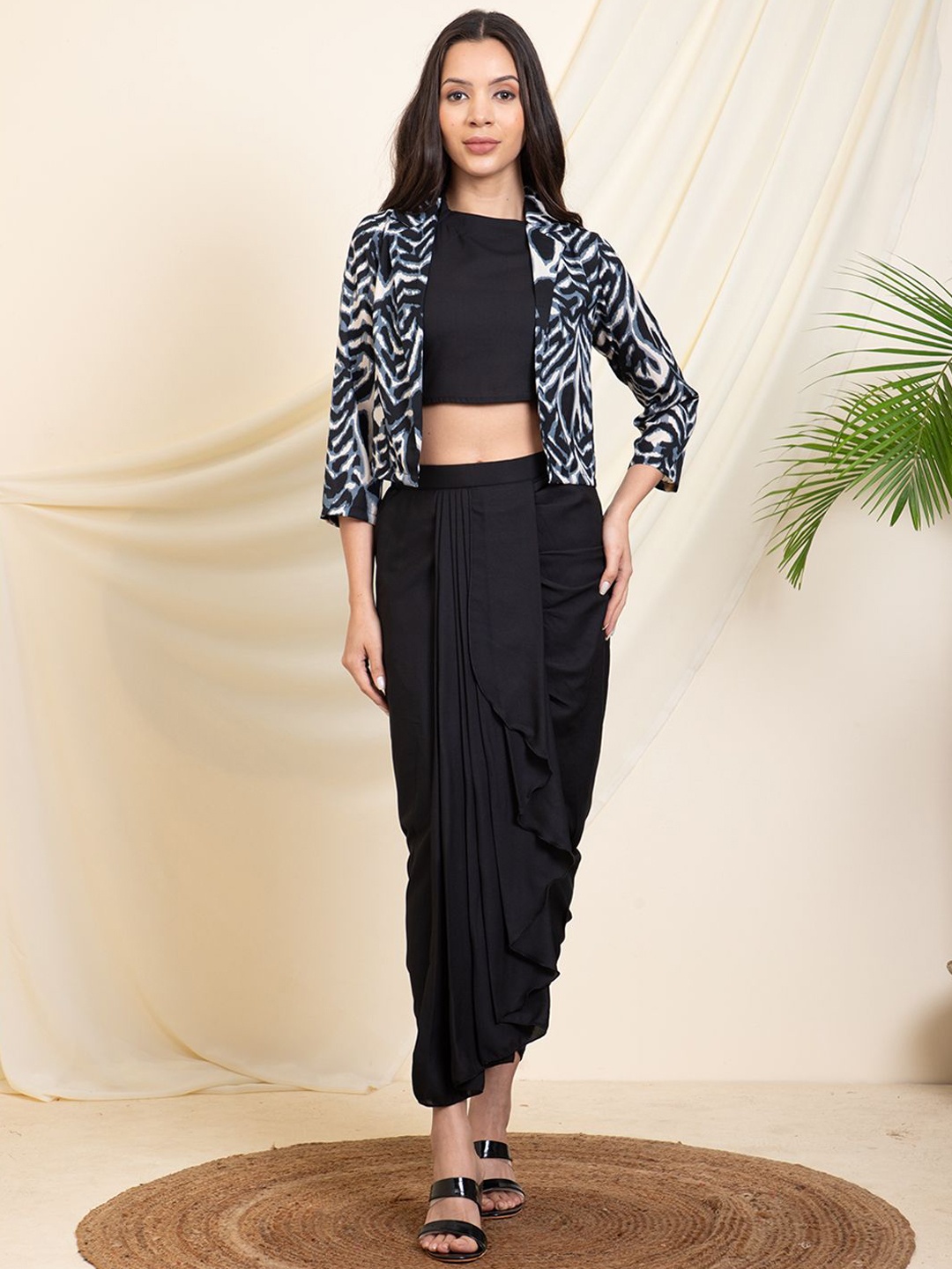 

DEEBACO Halter Neck Top & Skirt With Blazer, Black