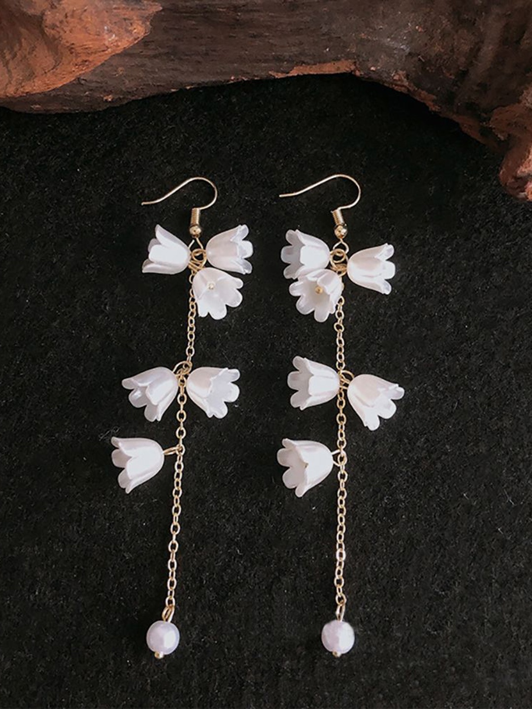 

StyleCast x Revolte Leaf Shaped Drop Earrings, White