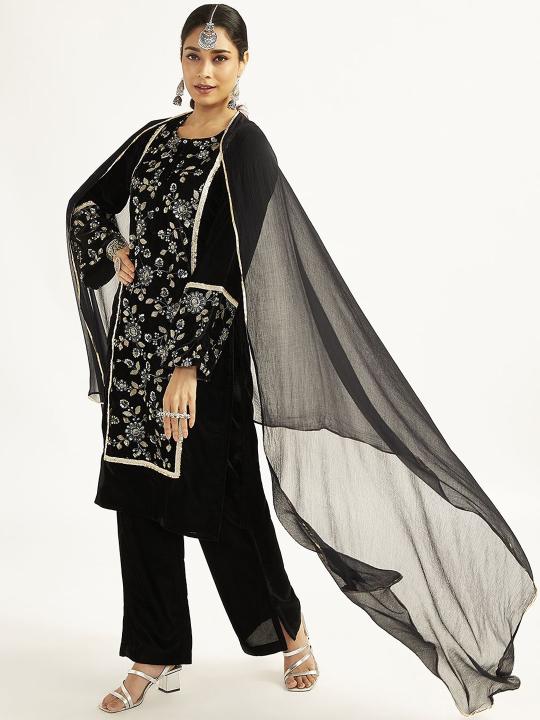

VASTRAMAY Women Floral Embroidered Regular Sequinned Velvet Kurta with Pyjamas & With Dupatta, Black