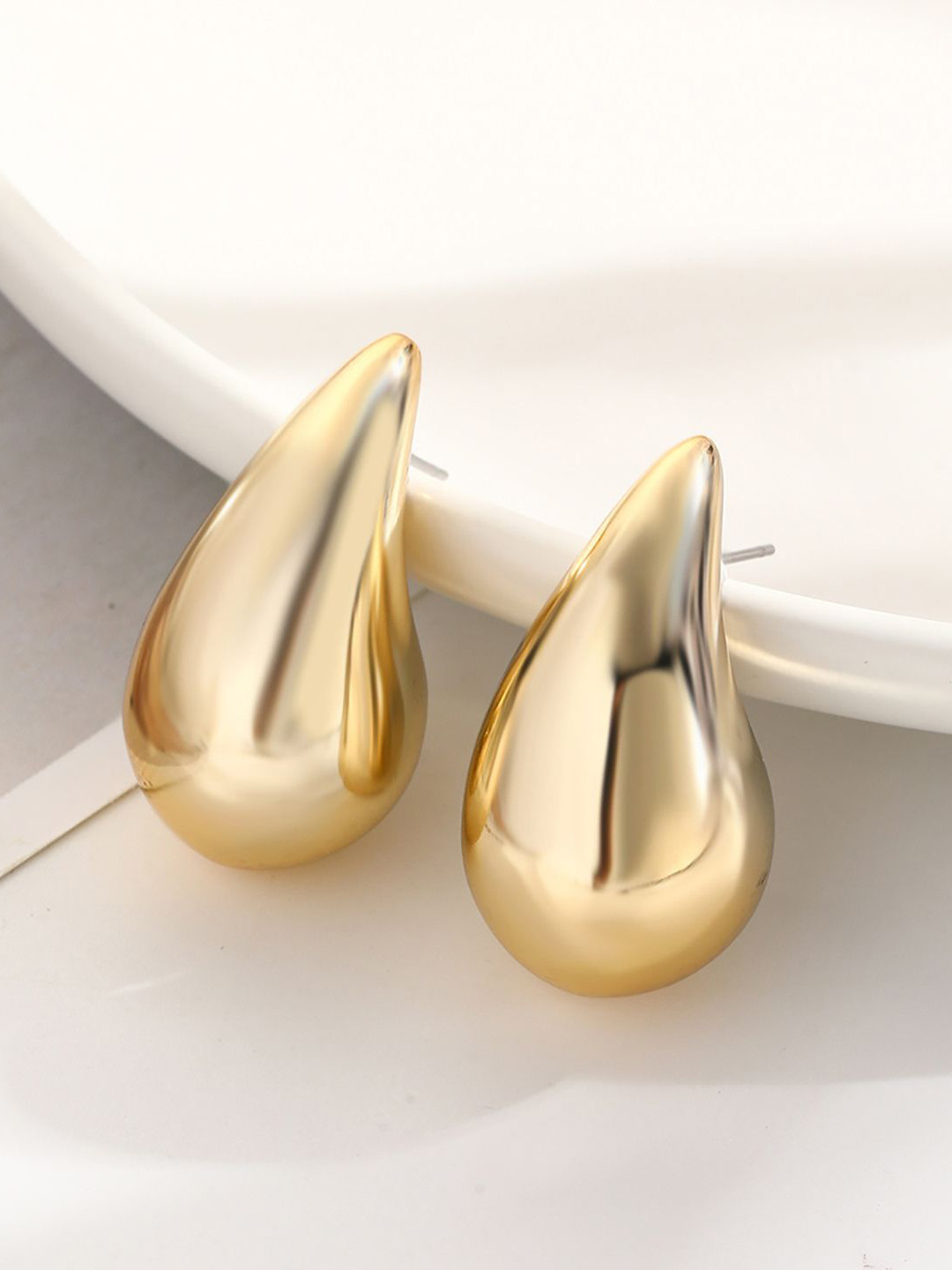 

StyleCast x Revolte Teardrop Shaped Studs Earrings, Gold