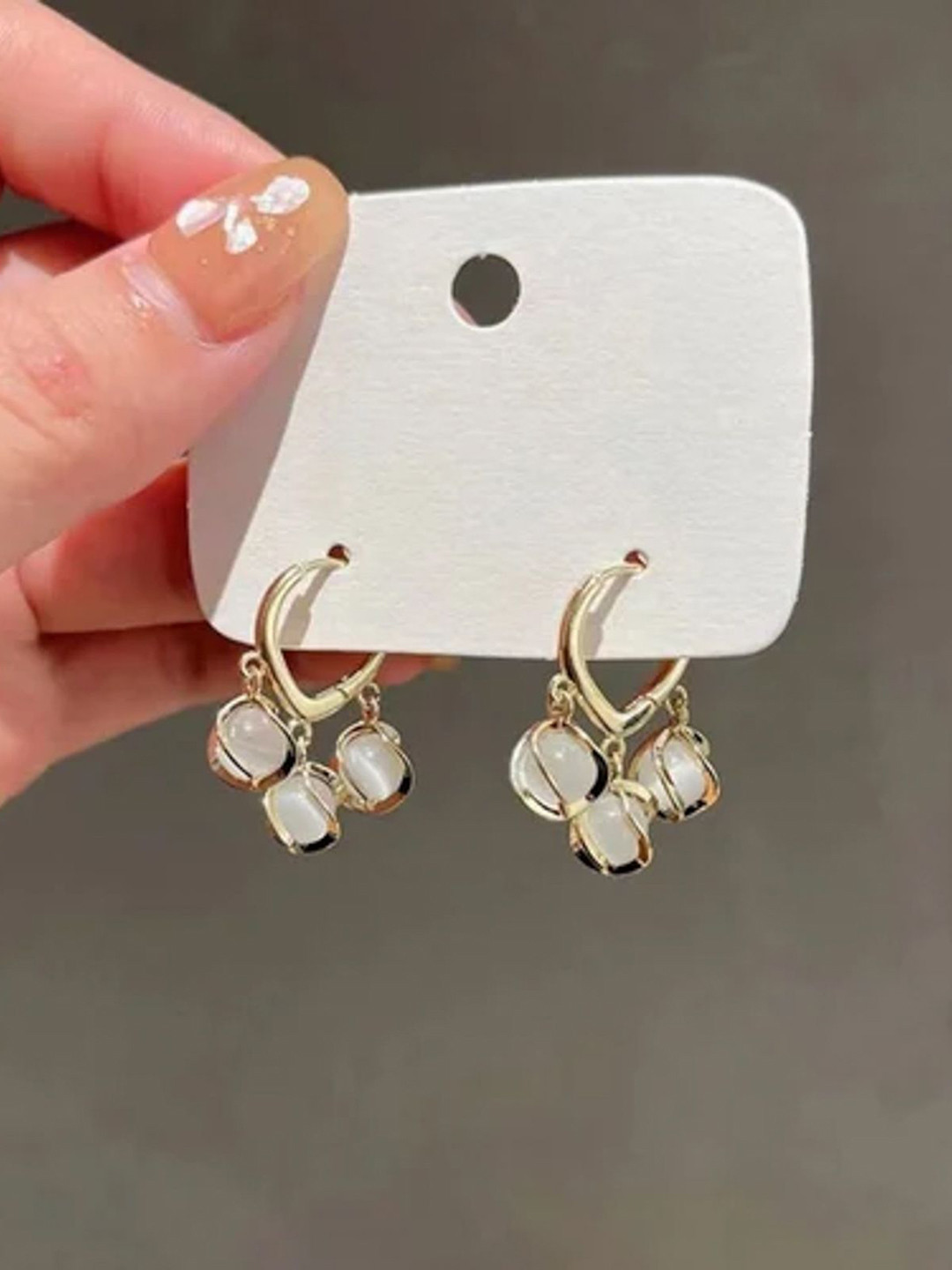 

PolluxCraft Heart Shaped Studs Earrings, White