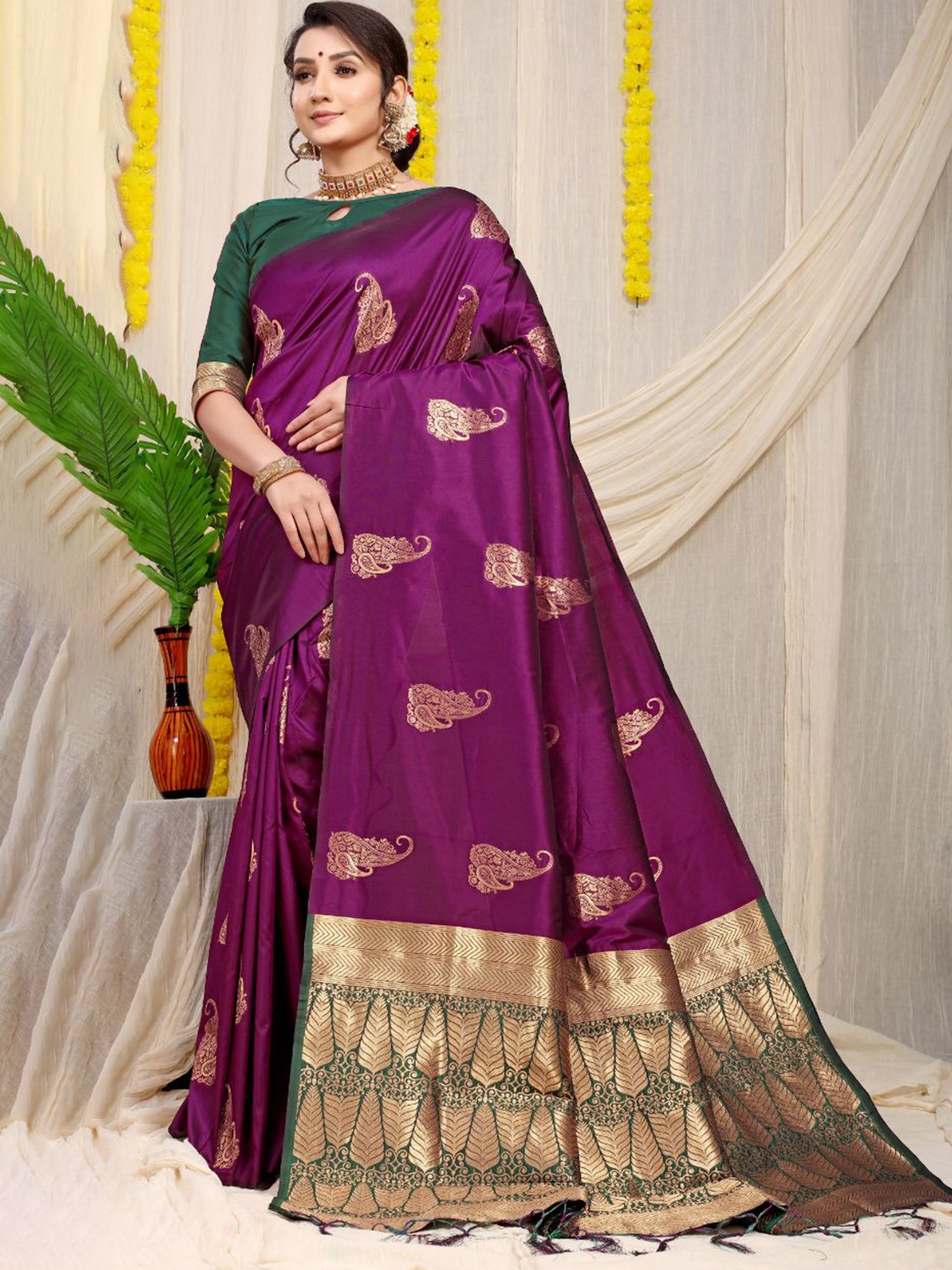 

Royal Rajgharana Saree Zari Pure Silk Banarasi Sarees, Magenta