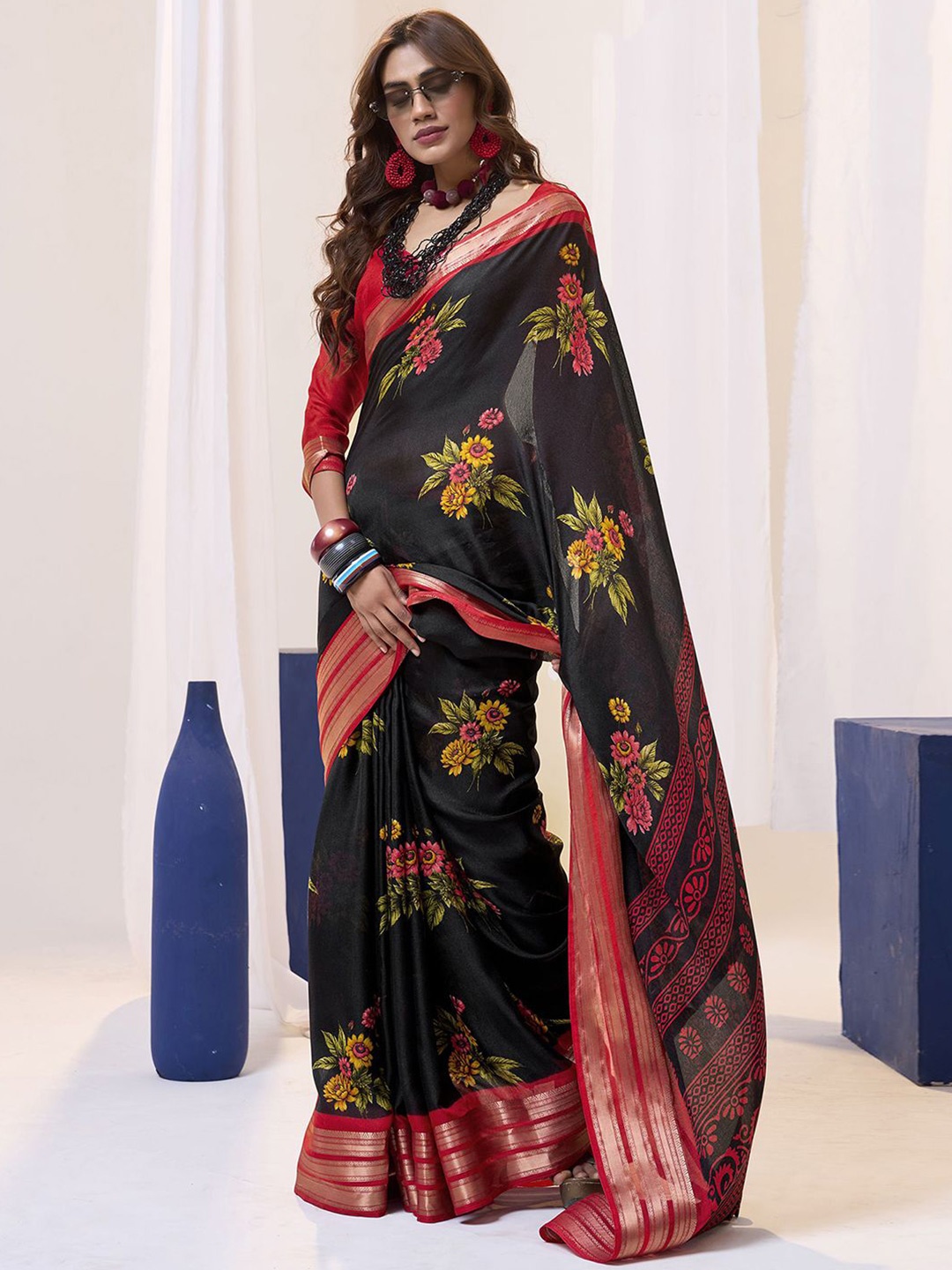 

Mitera Floral Pure Georgette Saree, Black