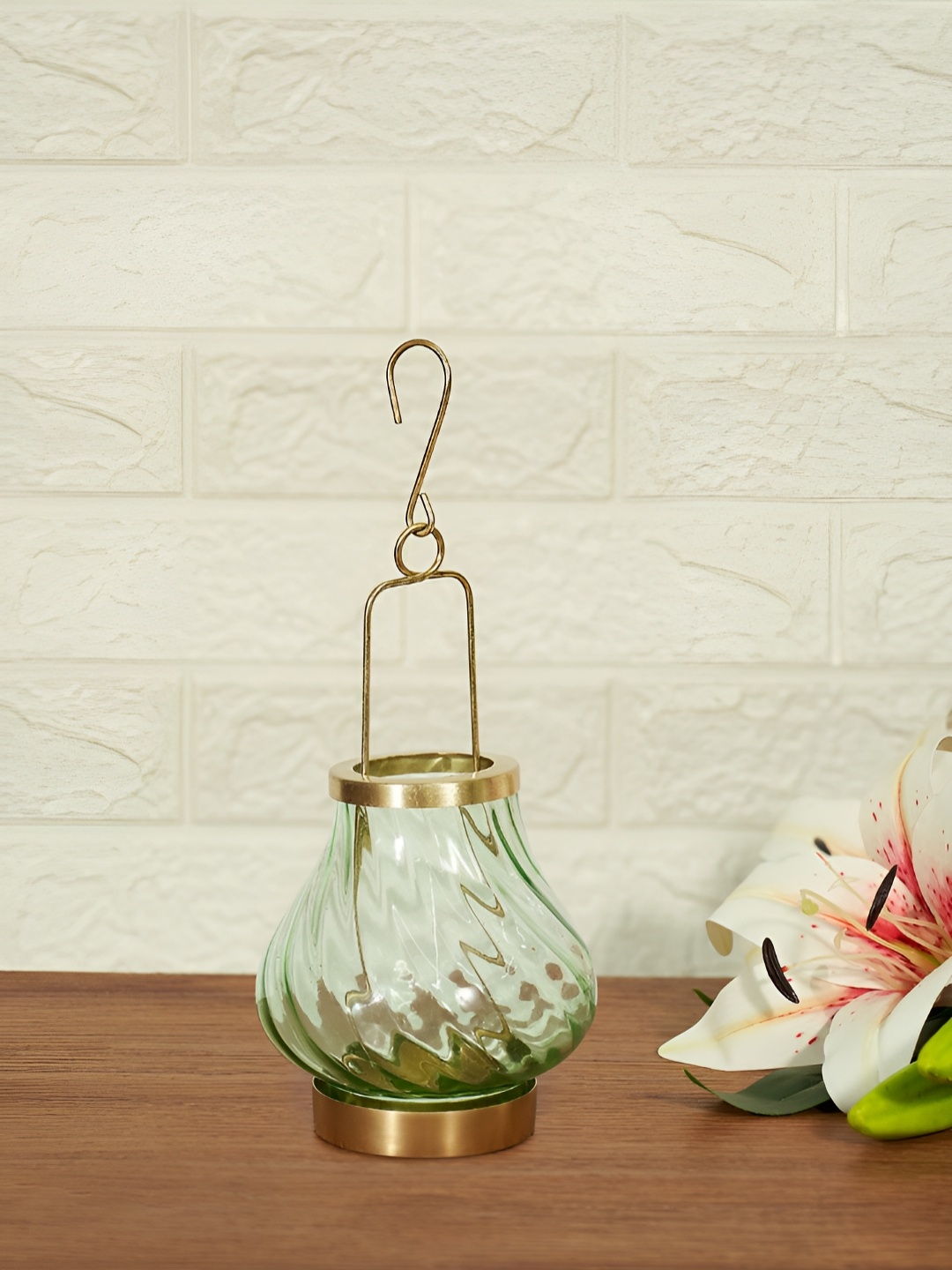 

Living scapes by Pantaloons Blue & Gold-Toned Candle Holder