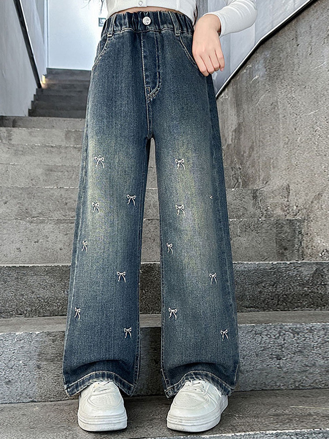 

LULU & SKY Girls Wide Leg High-Rise Slash Knee Light Fade Jeans, Blue