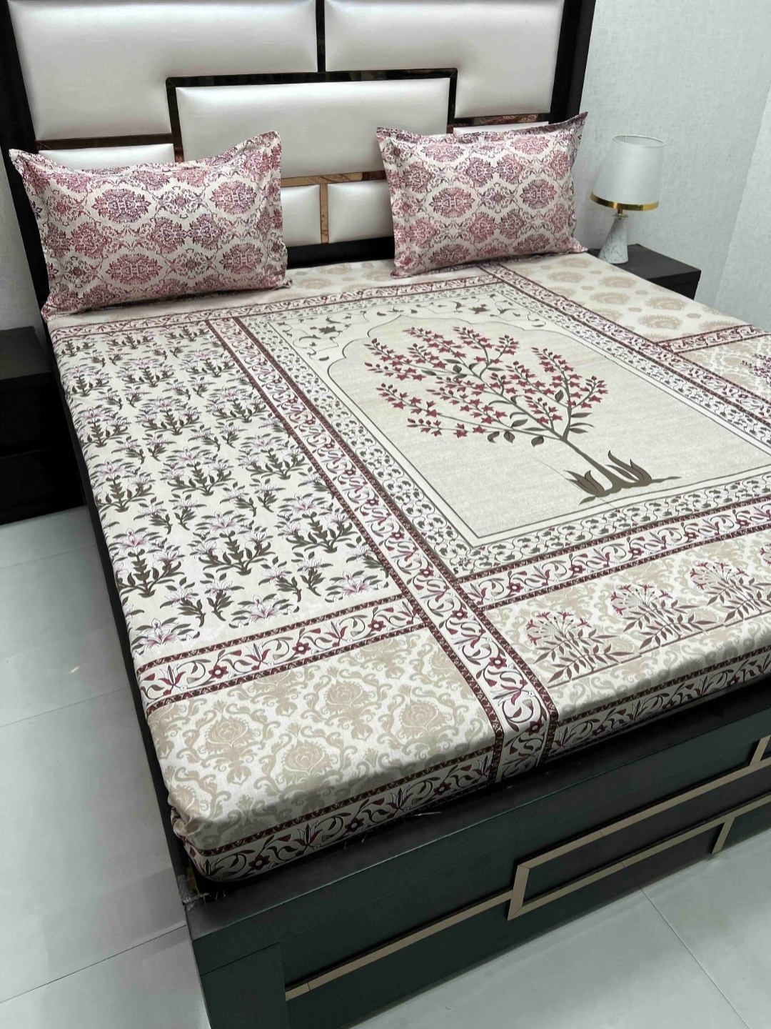 

Pure Decor Lifestyle Maroon Ethnic Motifs Cotton 260 TC King Bedsheet Set 2.73 m x 2.77 m