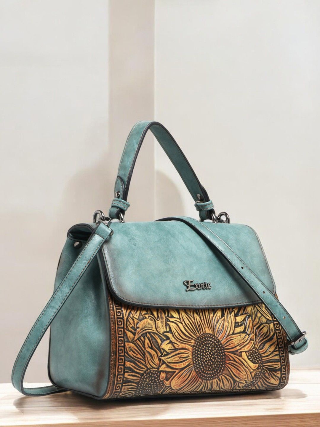 

Exotic Floral Swagger Handheld Bag, Blue