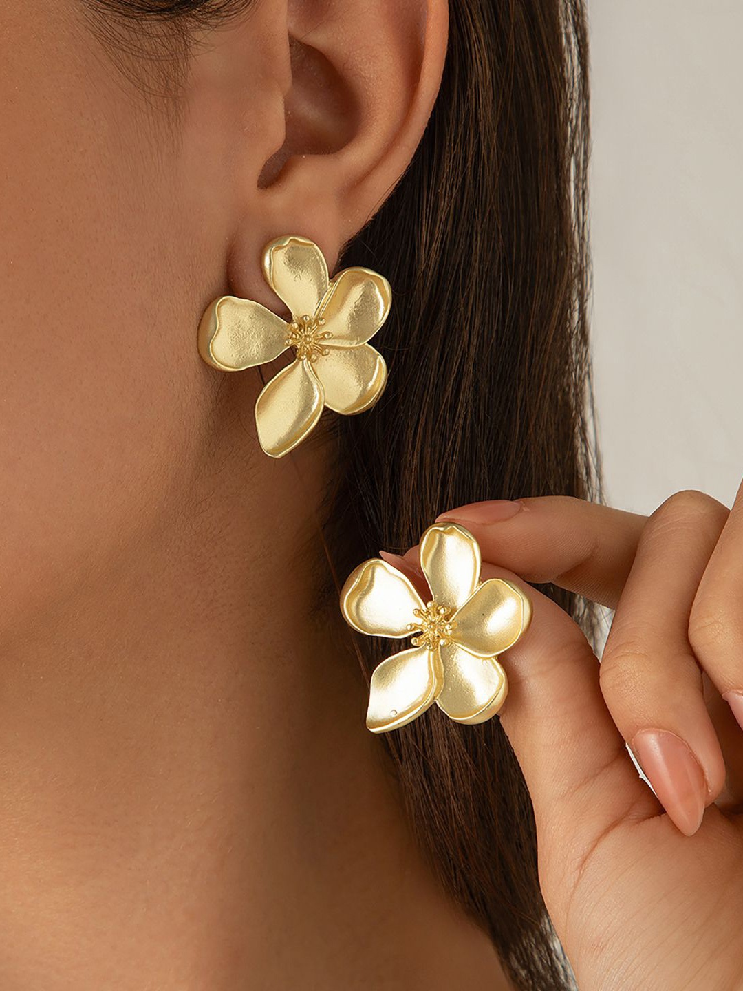 

StyleCast x Revolte Floral Studs Earrings, Gold