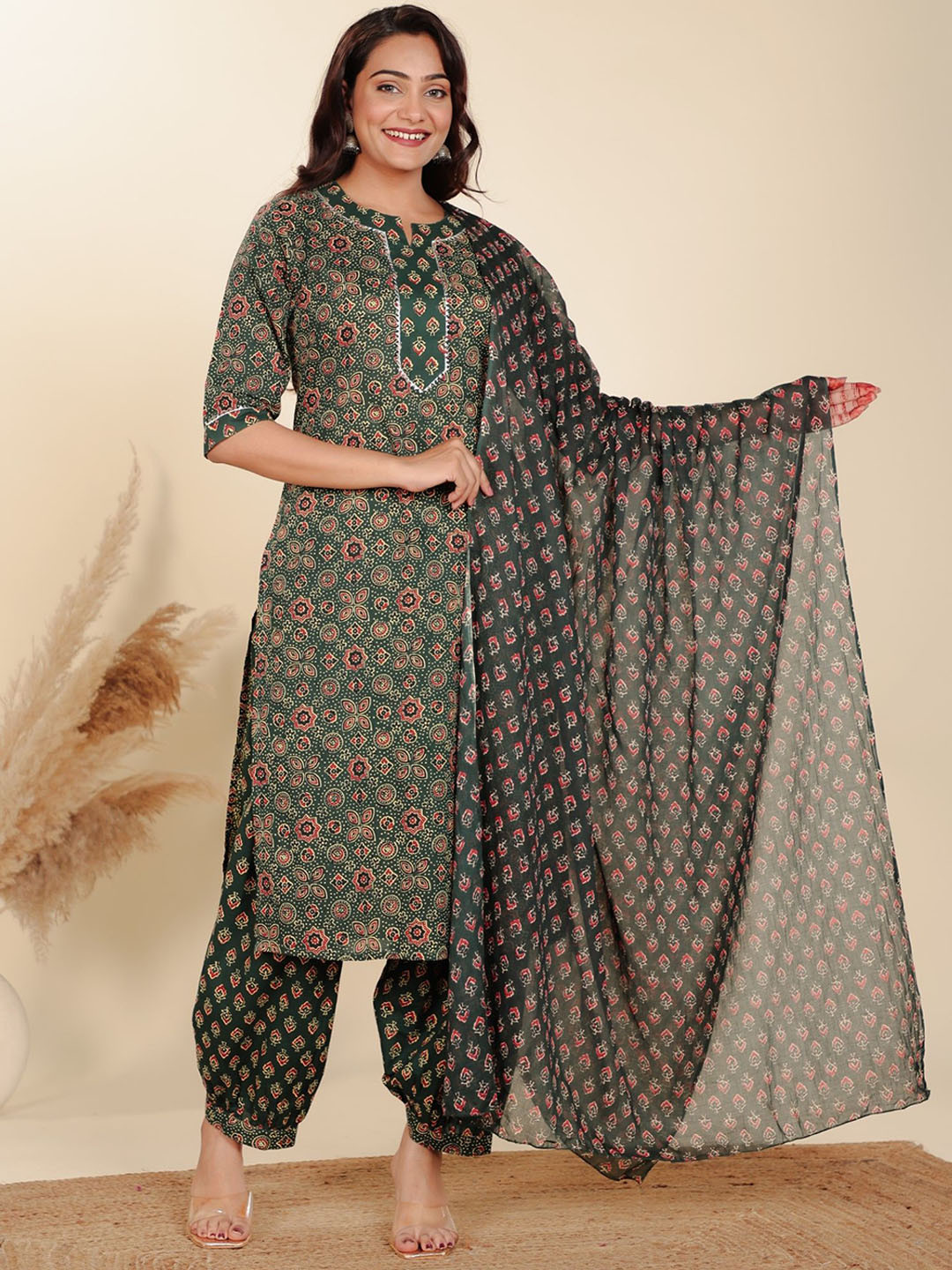 

Aramya Women Floral Printed Regular Pure Cotton Kurta with Salwar & With Dupatta, Green