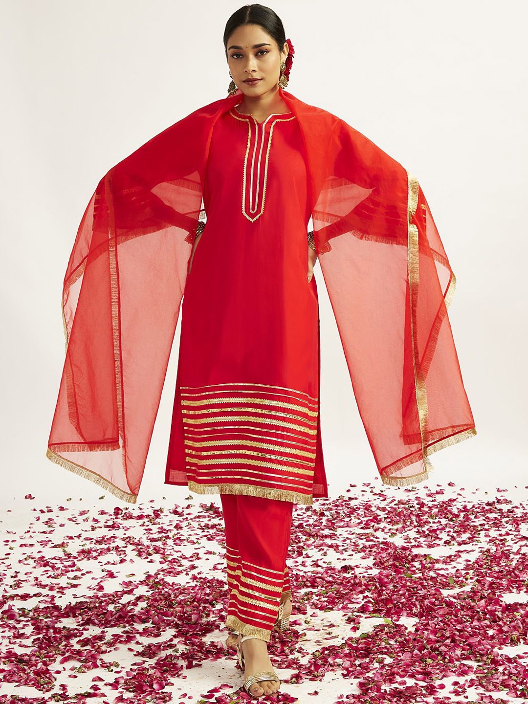 

VASTRAMAY Women Regular Gotta Patti Kurta with Pyjamas & With Dupatta, Red