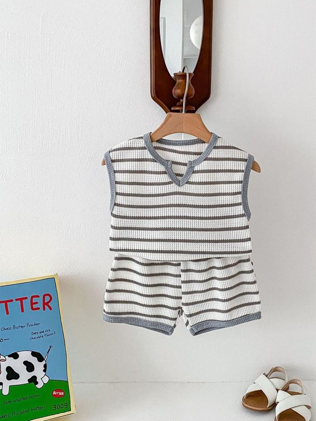 

LULU & SKY Girls Striped T-shirt with Shorts, Grey