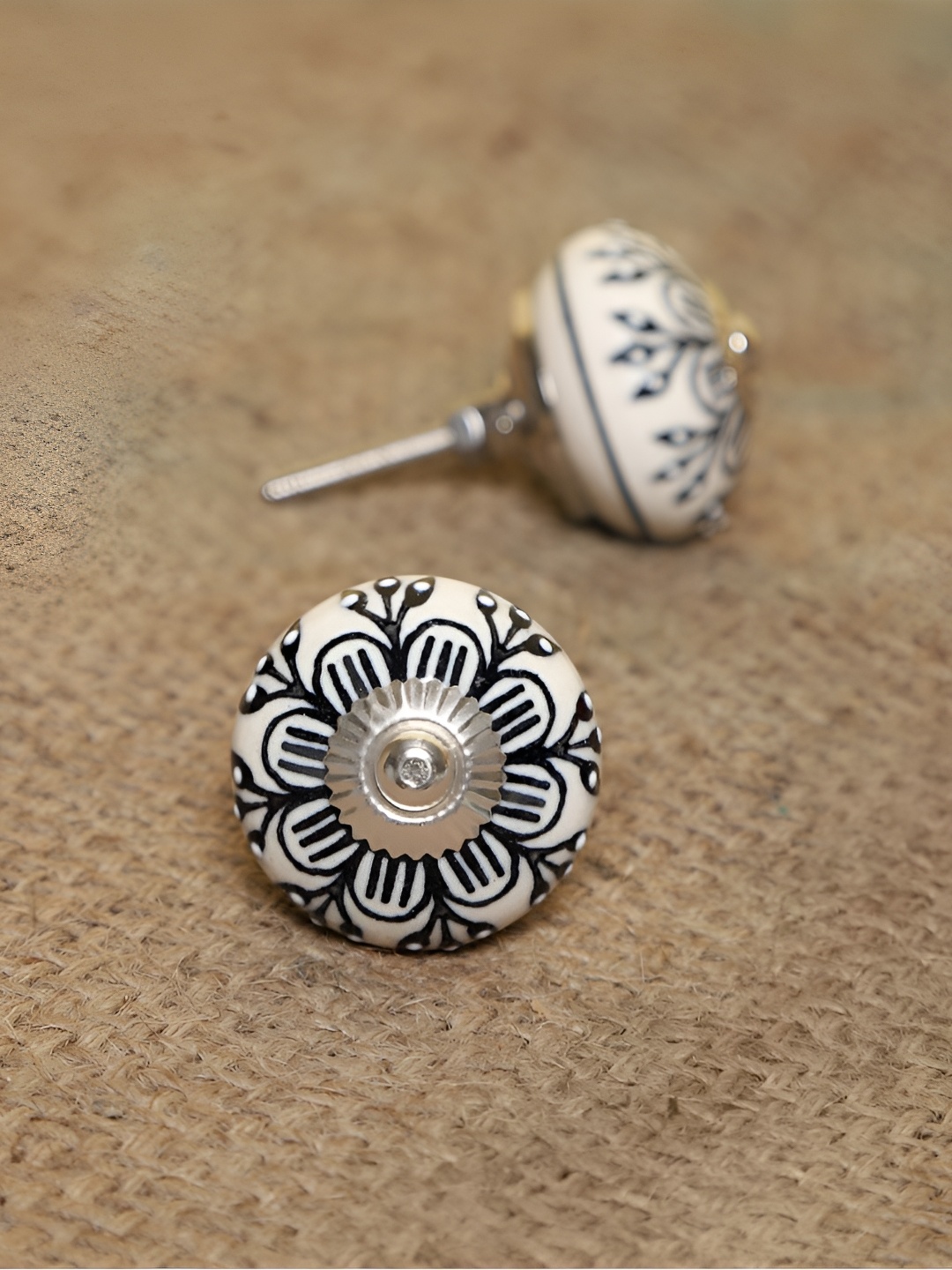 

MODEFE Black & White 6 Pieces Textured Ceramic Knobs