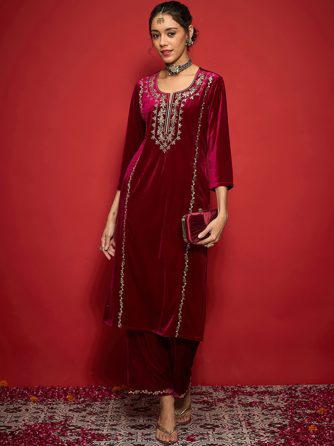 

Shae by SASSAFRAS Women Embroidered Grandeur & Majestic Artwork Velvet Kurta, Fuchsia