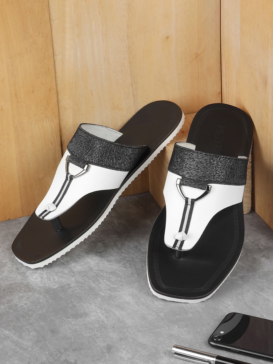 

Metro Men Leather Comfort Sandals, White