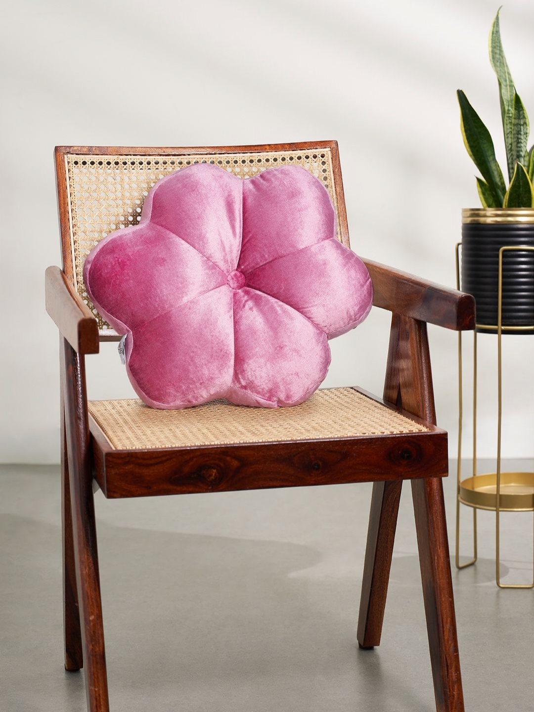 

Living scapes by Pantaloons Pink Round Cushion Covers