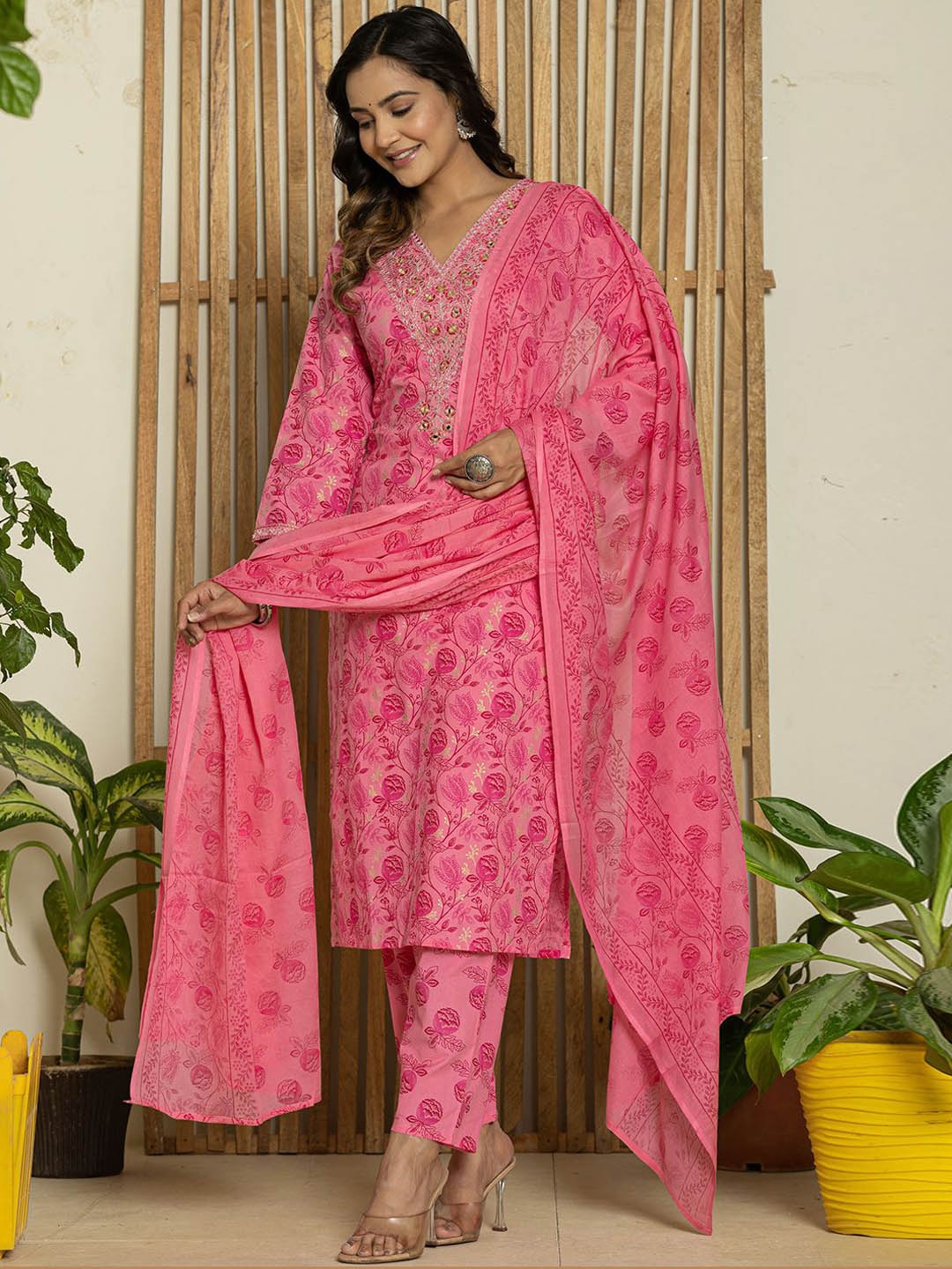 

IkDaiya Women Floral Embroidered Regular Mirror Work Pure Cotton Kurta with Trousers & With Dupatta, Pink