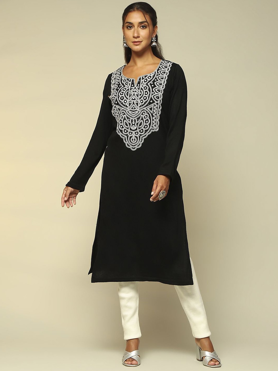 

Rangriti Women Geometric Thread Work Kurta, Black