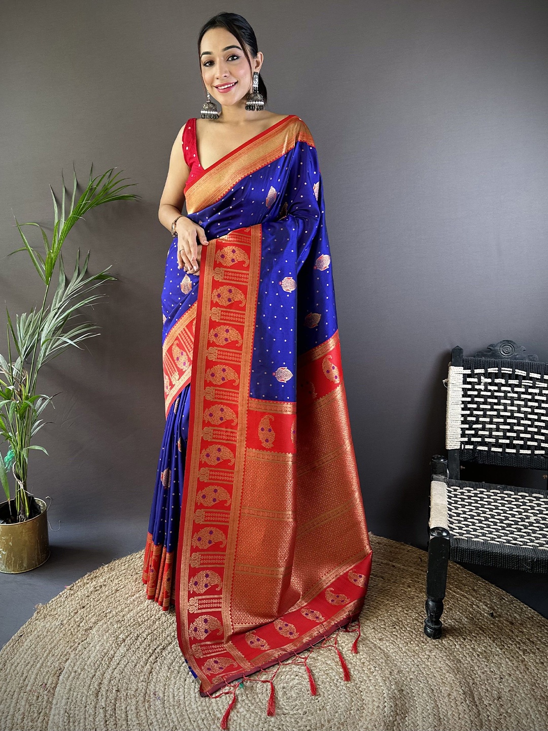 

LeeliPeeri Designer Woven Design Zari Silk Blend Banarasi Saree, Navy blue