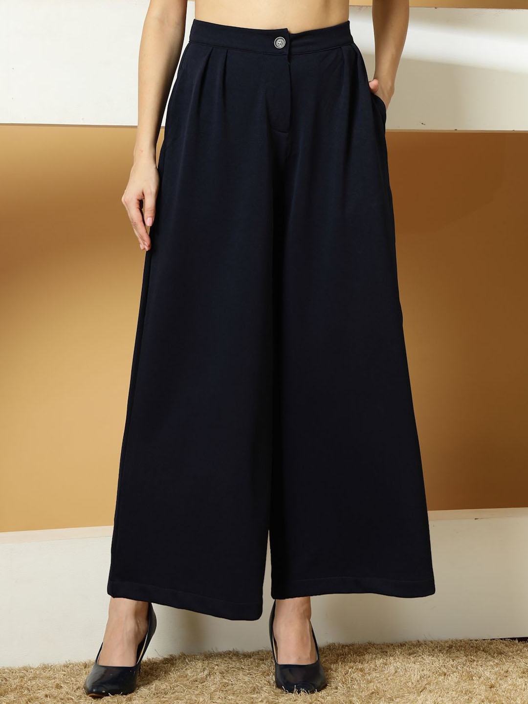 

Oomph! Women Relaxed Pleated Trousers, Blue