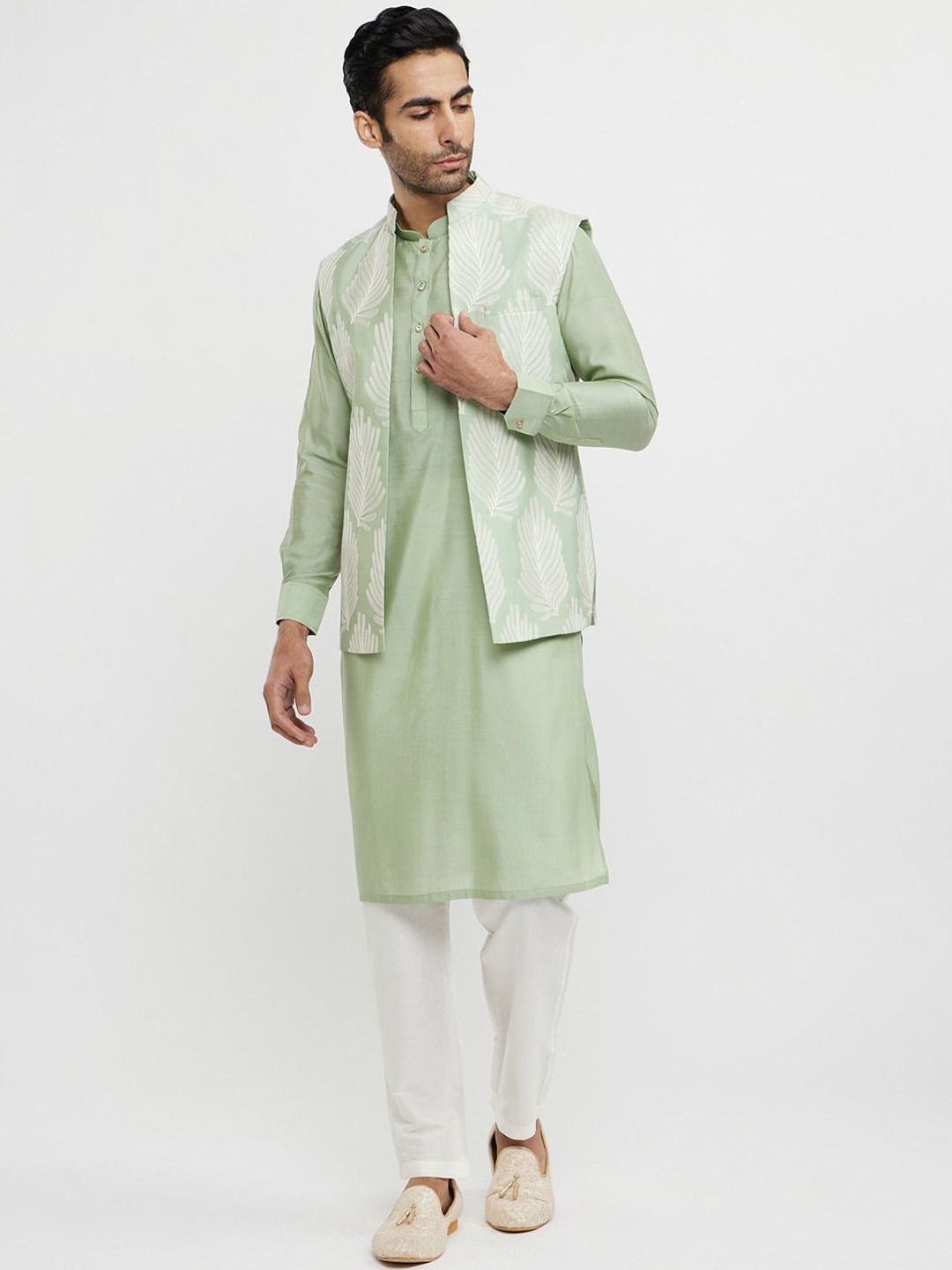 

Twamev Mandarin Collar Long Sleeves Regular Straight Kurta With Trouser With Nehru Jacket, Green