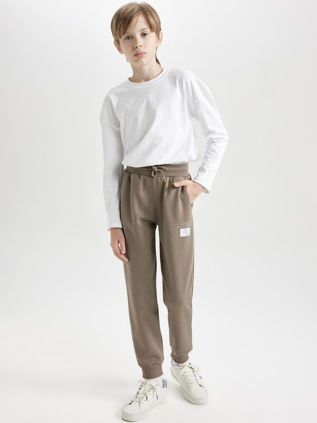 

DeFacto Boys Joggers Trousers, Na